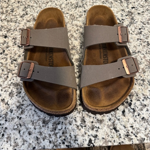 Birkenstock Arizona Sandal in Stone Color size 36 - Picture 12 of 12